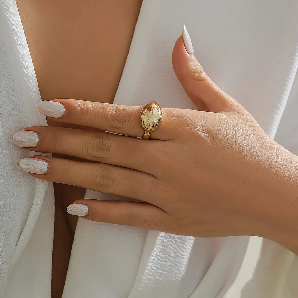 The Frame Ring – Sculptural Hollow Oval