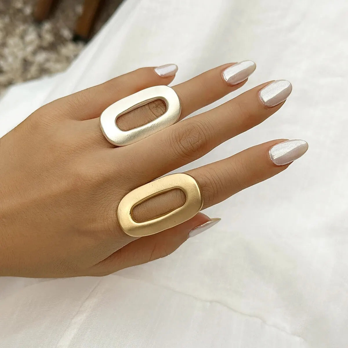 The Frame Ring – Sculptural Hollow Oval