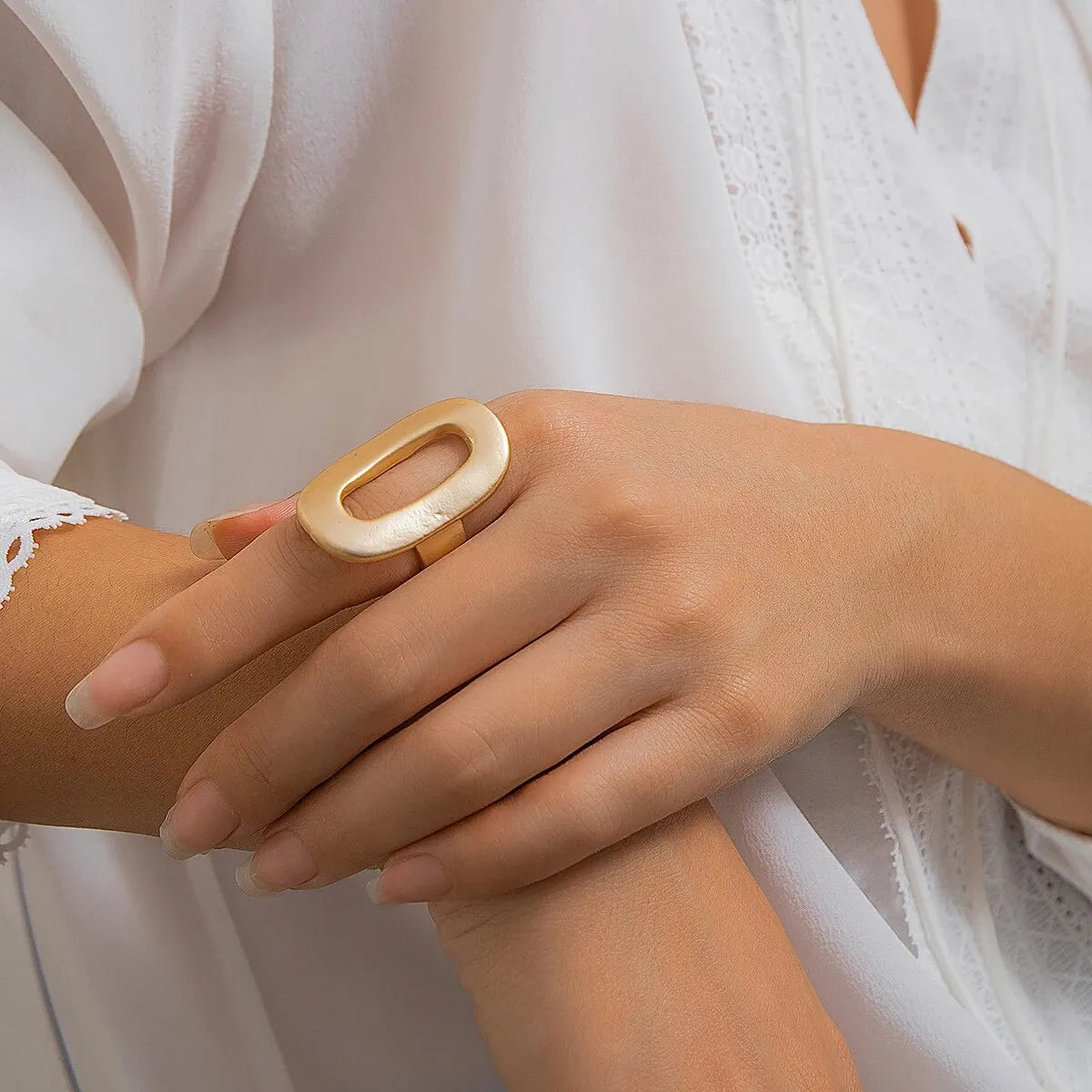 The Frame Ring – Sculptural Hollow Oval